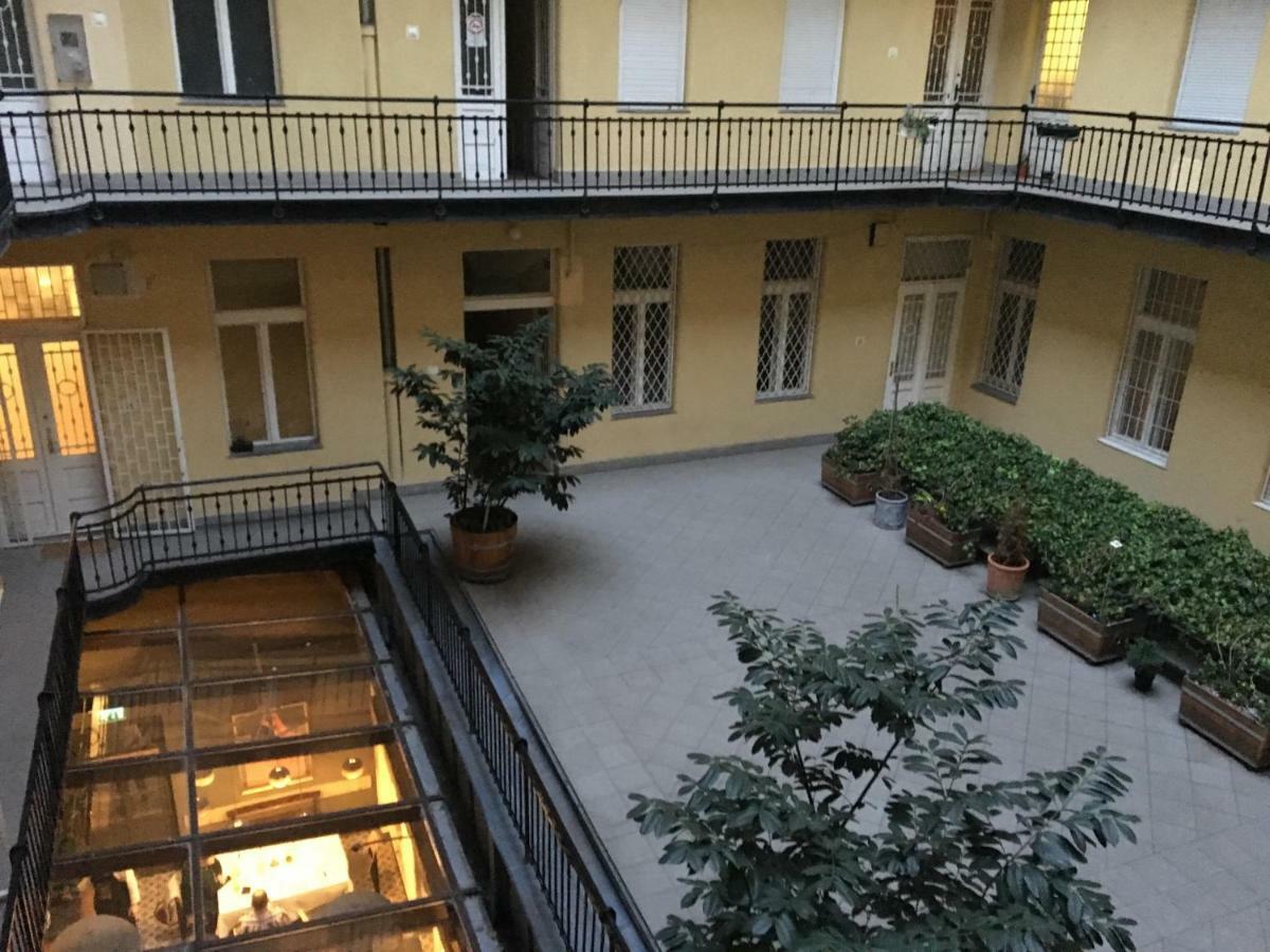 Modern 2 Bedroom Apartment With Free Airport Transfer Budapeste Exterior foto